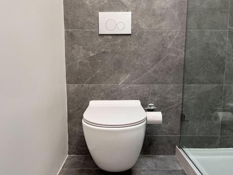New Ample And Cozy One Bedroom Apt In Brooklyn At Rem-Casa Ню Йорк Екстериор снимка